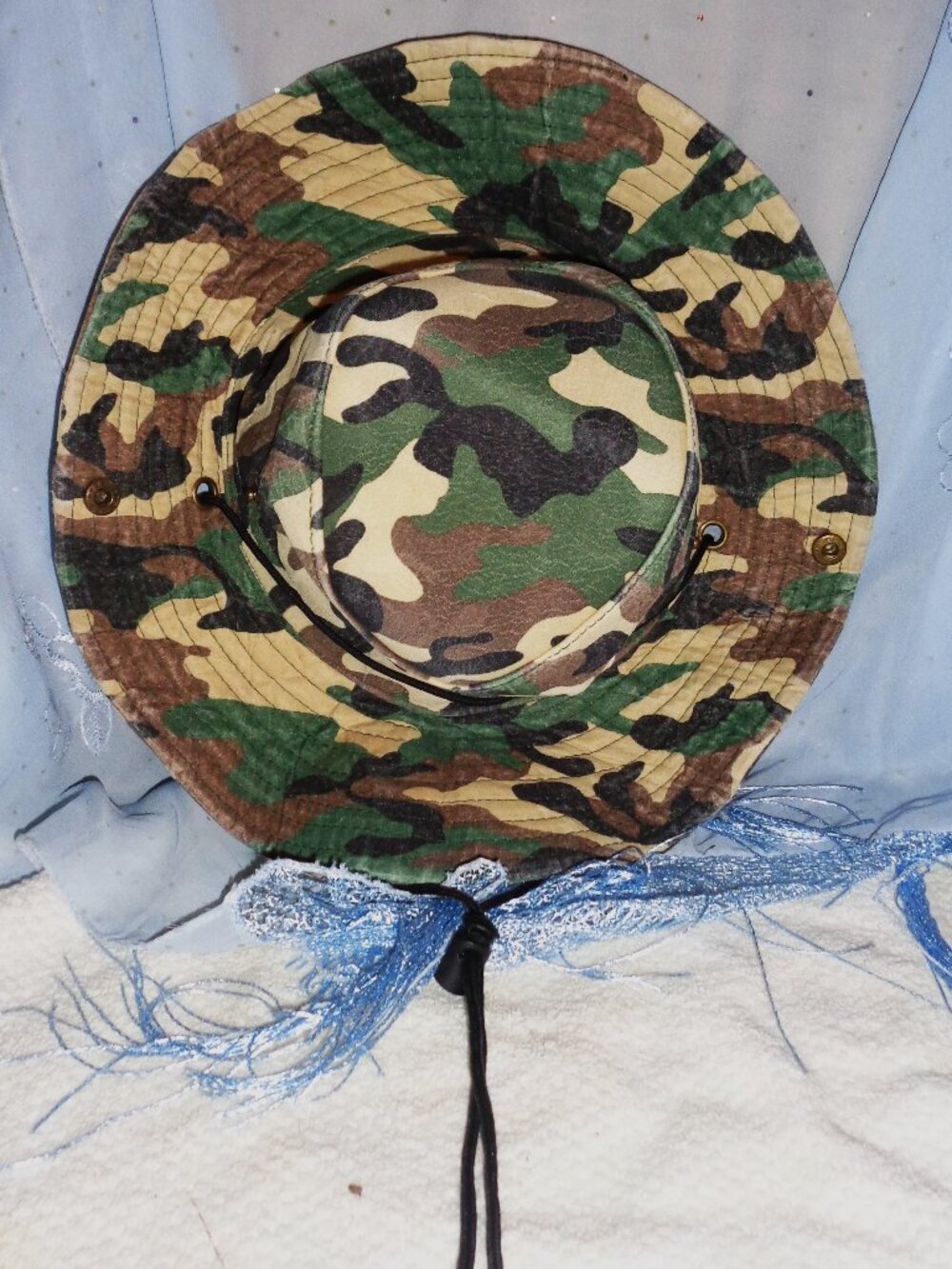 EXCELLENT WOODLAND CAMOUFLAGE UTILITY HAT-SZ 6"/7"-SNAP SIDES,STRAP-MEN/WOMEN